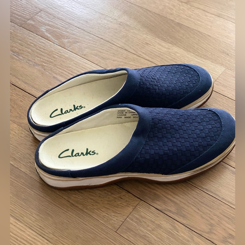 Clarks Woman’s Navy Slip-Ons Mules 10 M Comfy